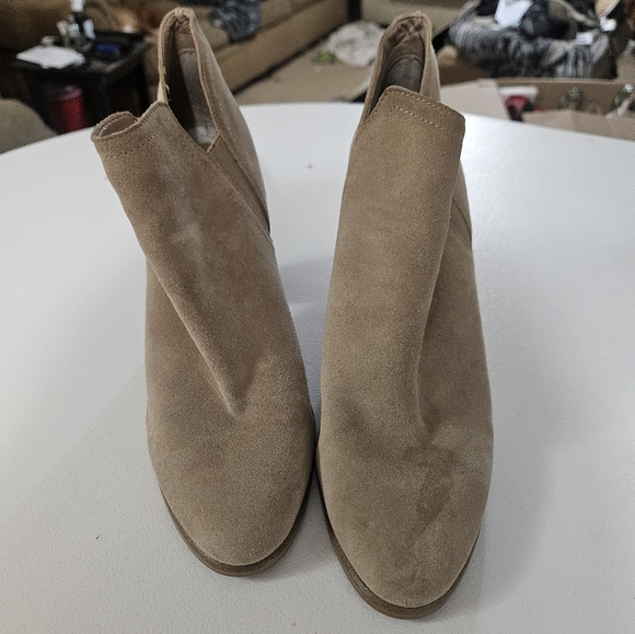 Vince Camuto Tan Suede Ankle Boots! - Picture 1 of 5